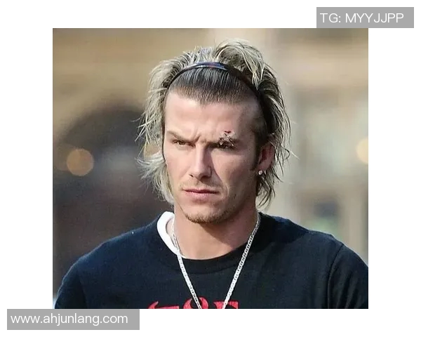 全球足球传奇云集,球场巨星汇聚一堂共谱荣耀新篇